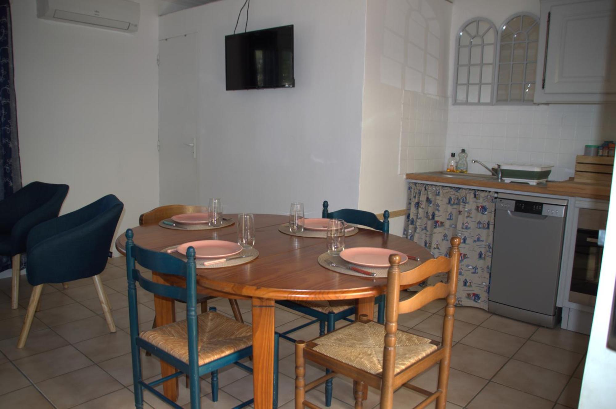 L'Esquirou Apartment Rocbaron Bagian luar foto